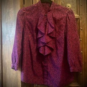 Vintage blouse no tag size but measures size small